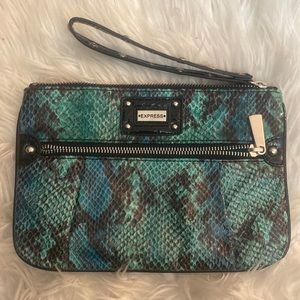 Express scaly clutch